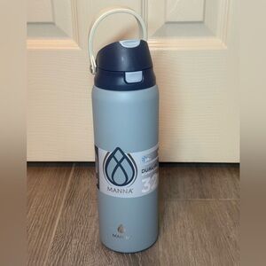 NWT Manna Hydra Stainless Steel Insulated Water Bottle with 2-in-1 Lid - 32 Oz